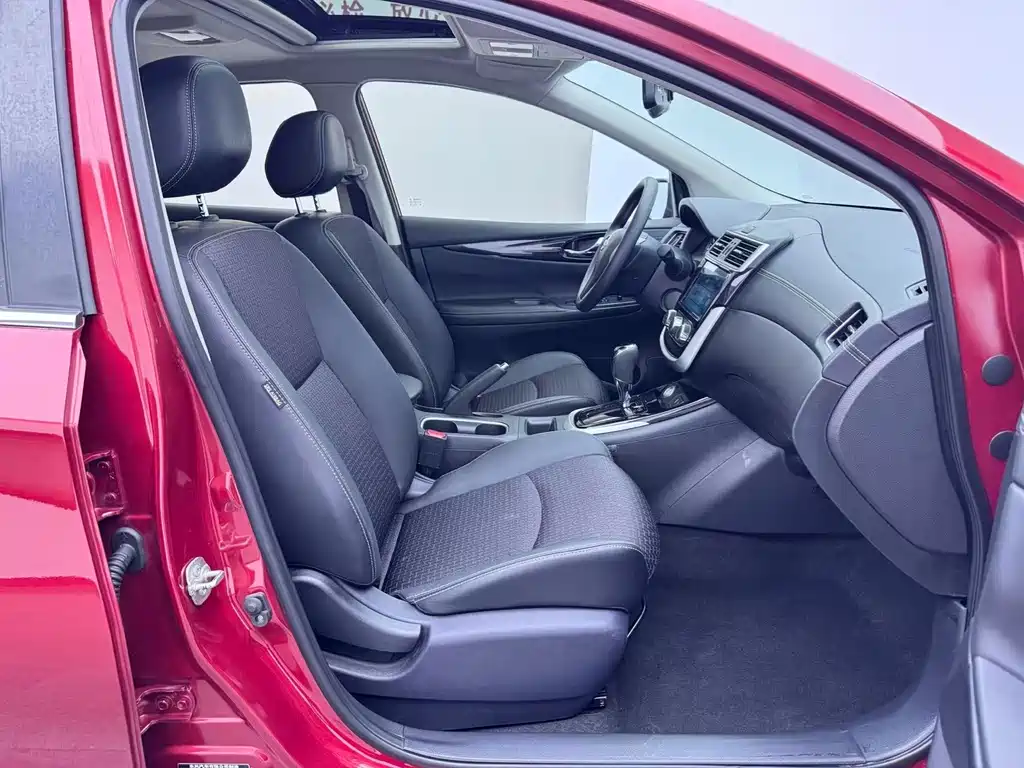 Nissan Tiida — фото 14