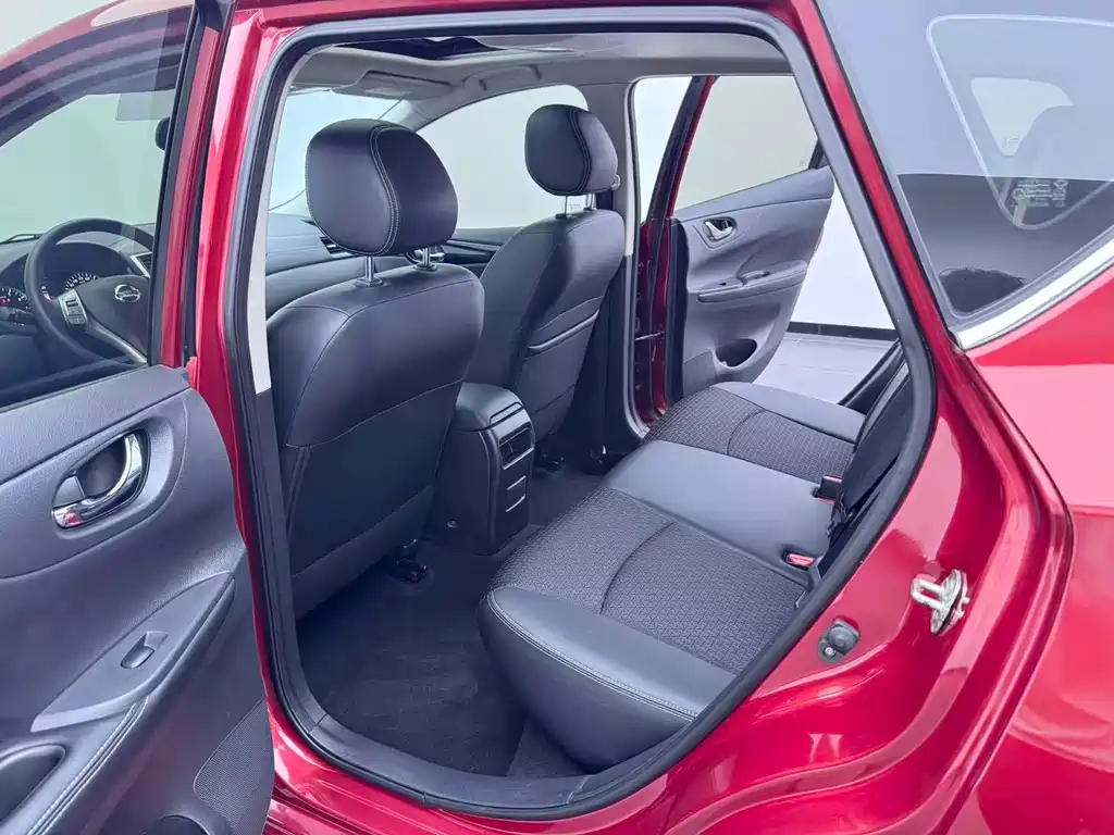 Nissan Tiida — фото 17