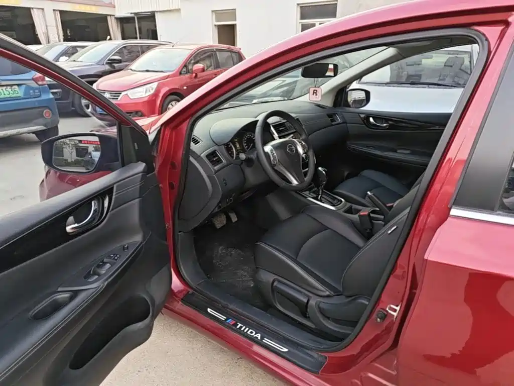 Nissan Tiida — фото 15