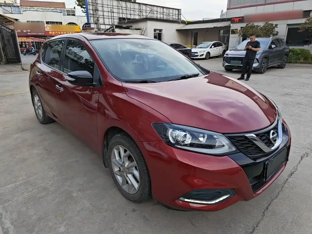 Nissan Tiida — фото 3