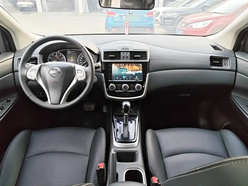Nissan Tiida — фото 9