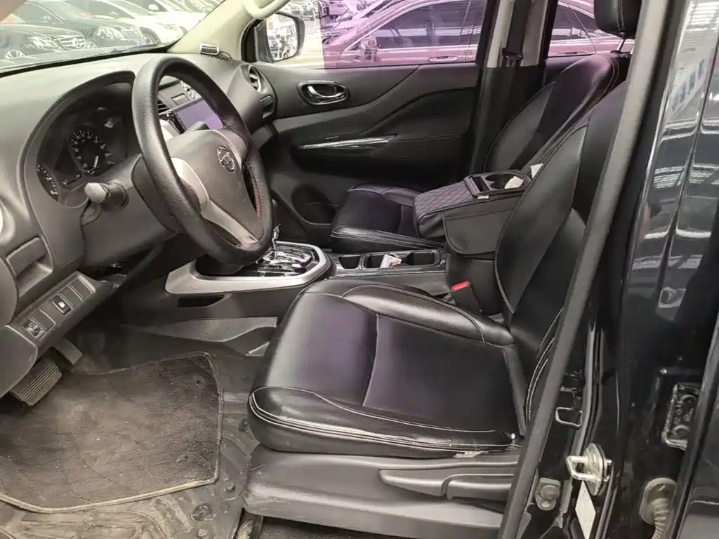 Nissan Navara — фото 14