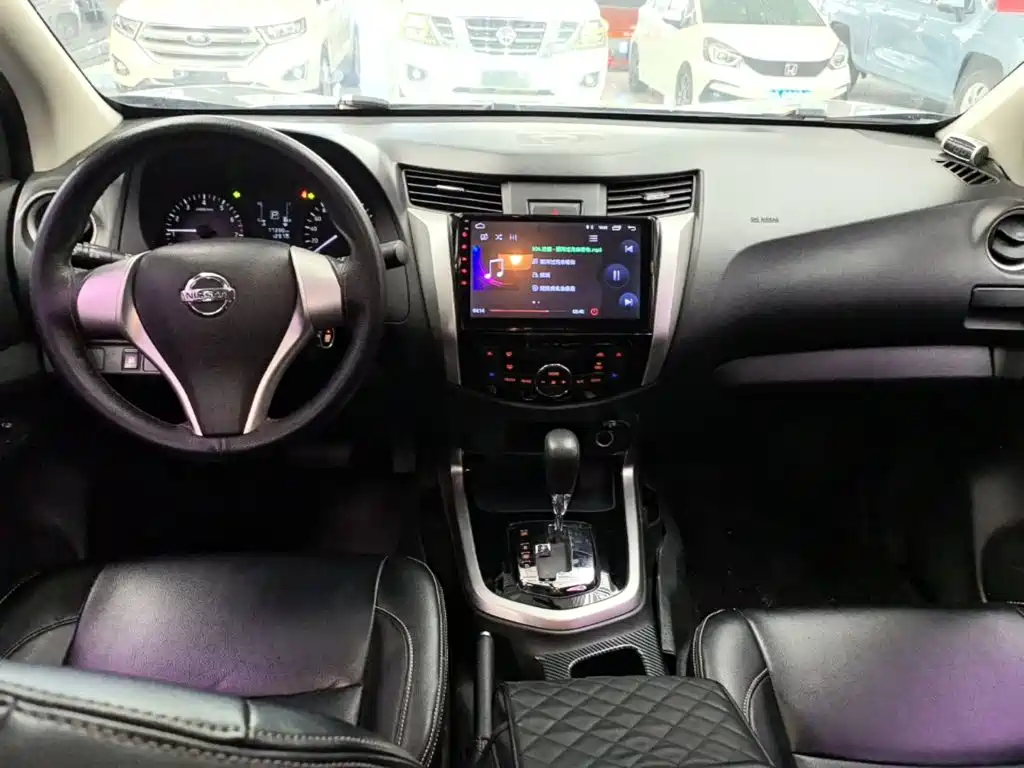 Nissan Navara — фото 9