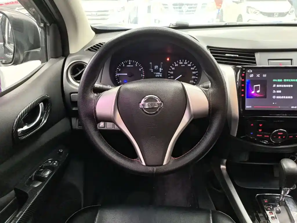 Nissan Navara — фото 10