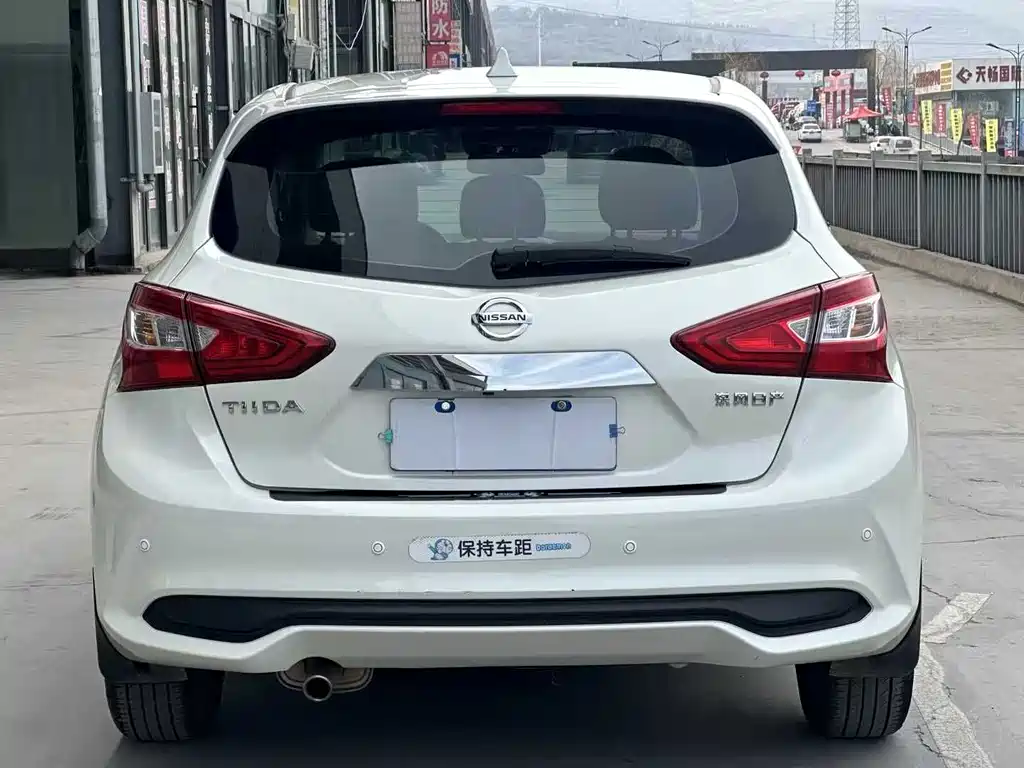 Nissan Tiida — фото 5
