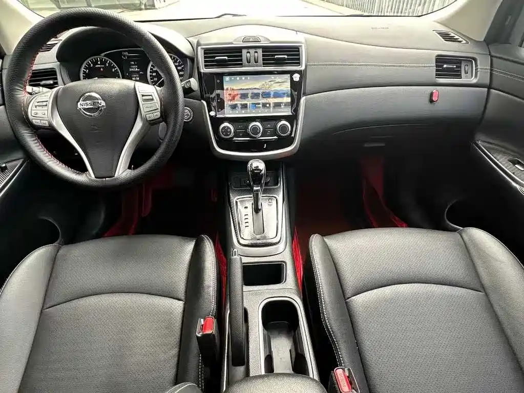 Nissan Tiida — фото 8