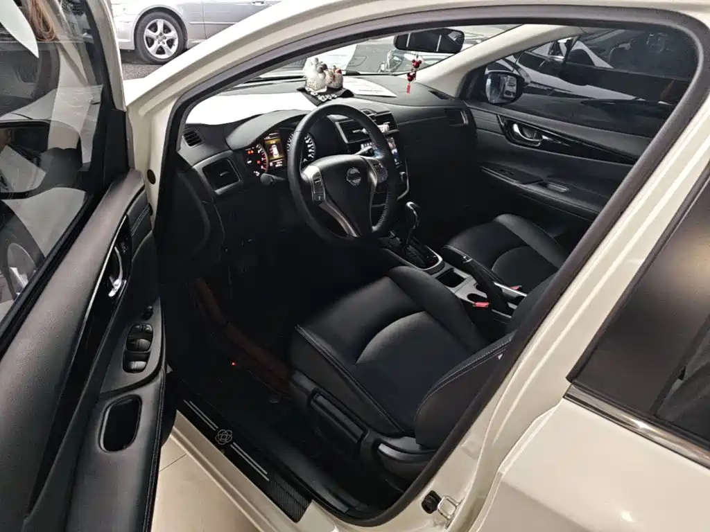 Nissan Tiida — фото 15