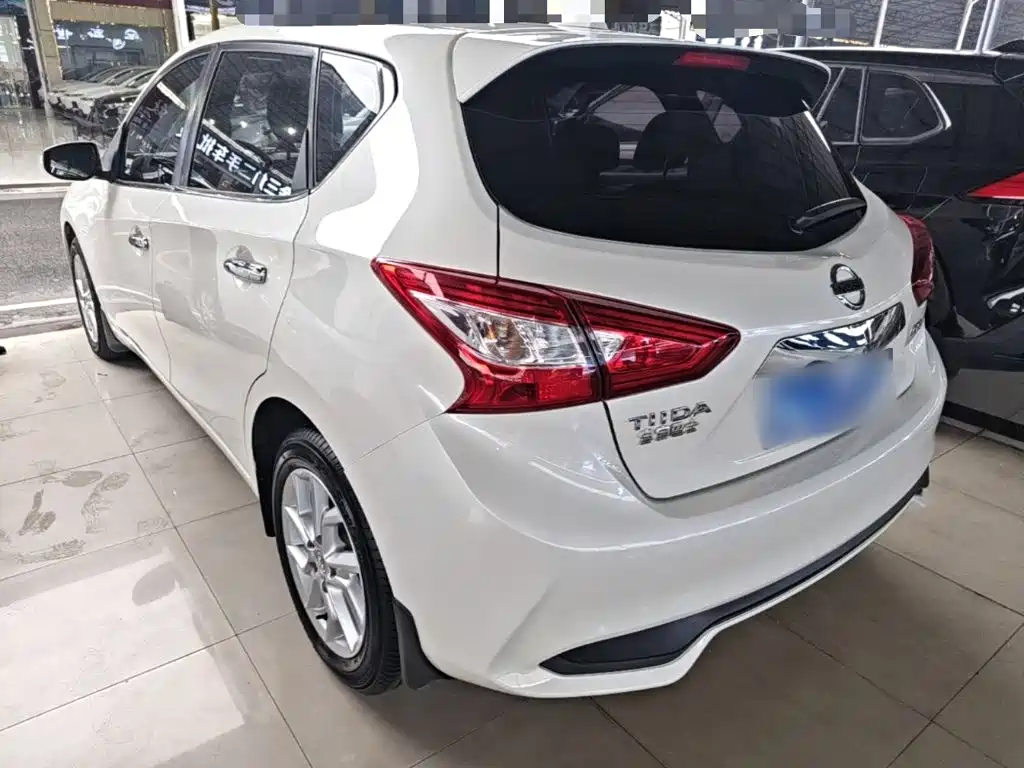 Nissan Tiida — фото 4
