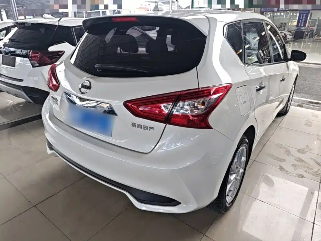 Nissan Tiida — фото 6