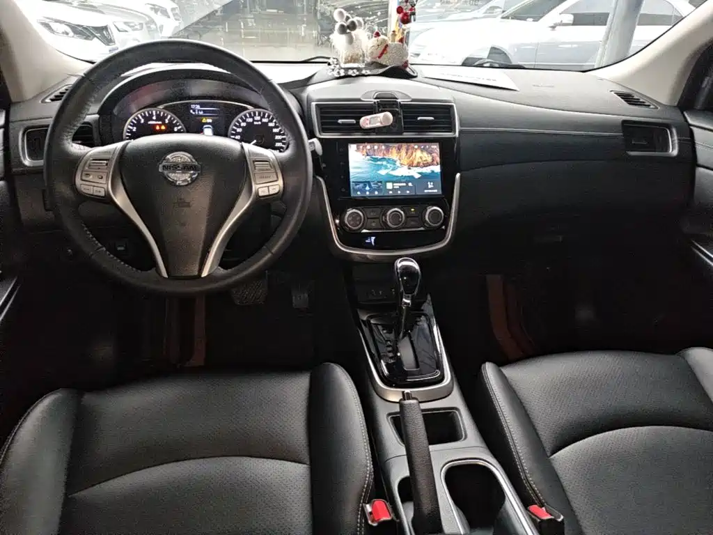 Nissan Tiida — фото 9
