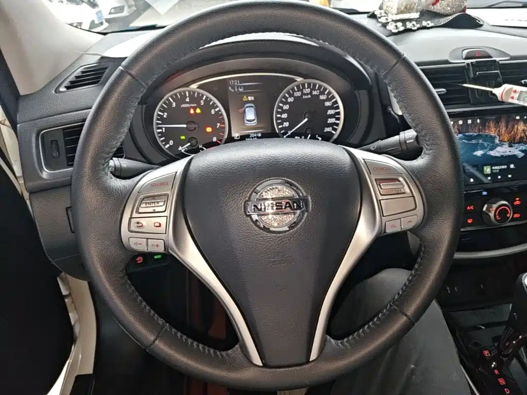 Nissan Tiida — фото 10