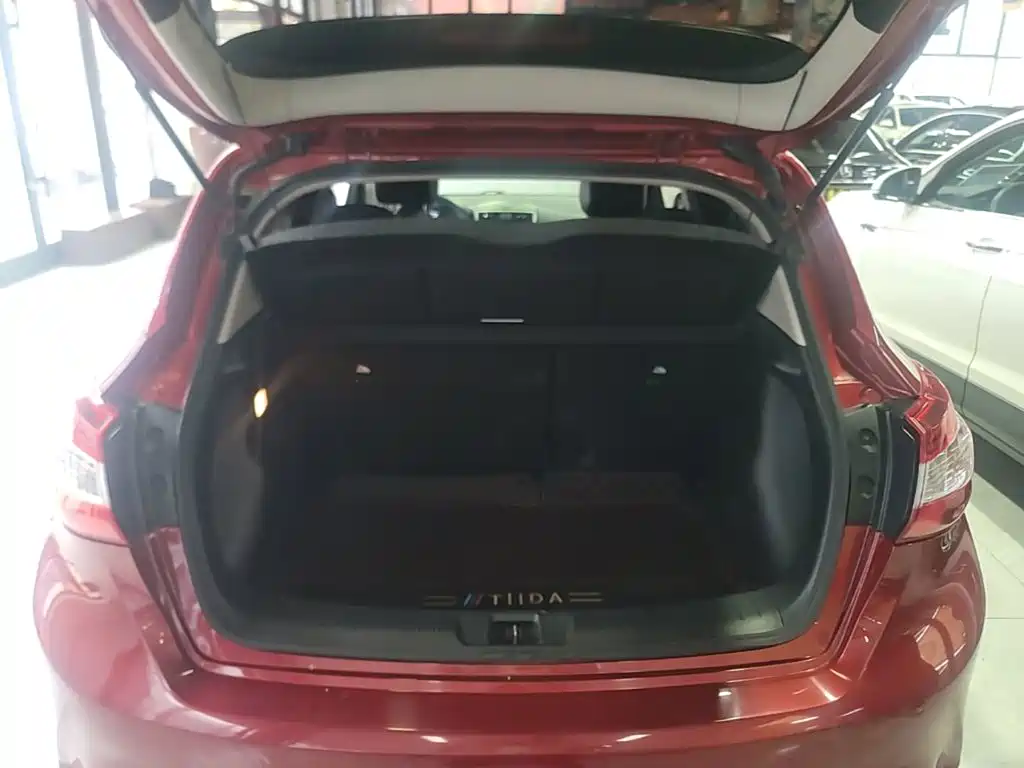 Nissan Tiida — фото 18