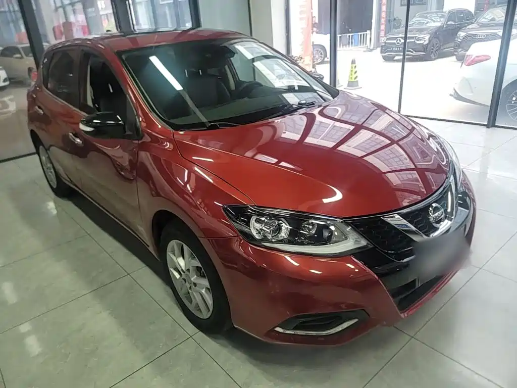 Nissan Tiida — фото 3