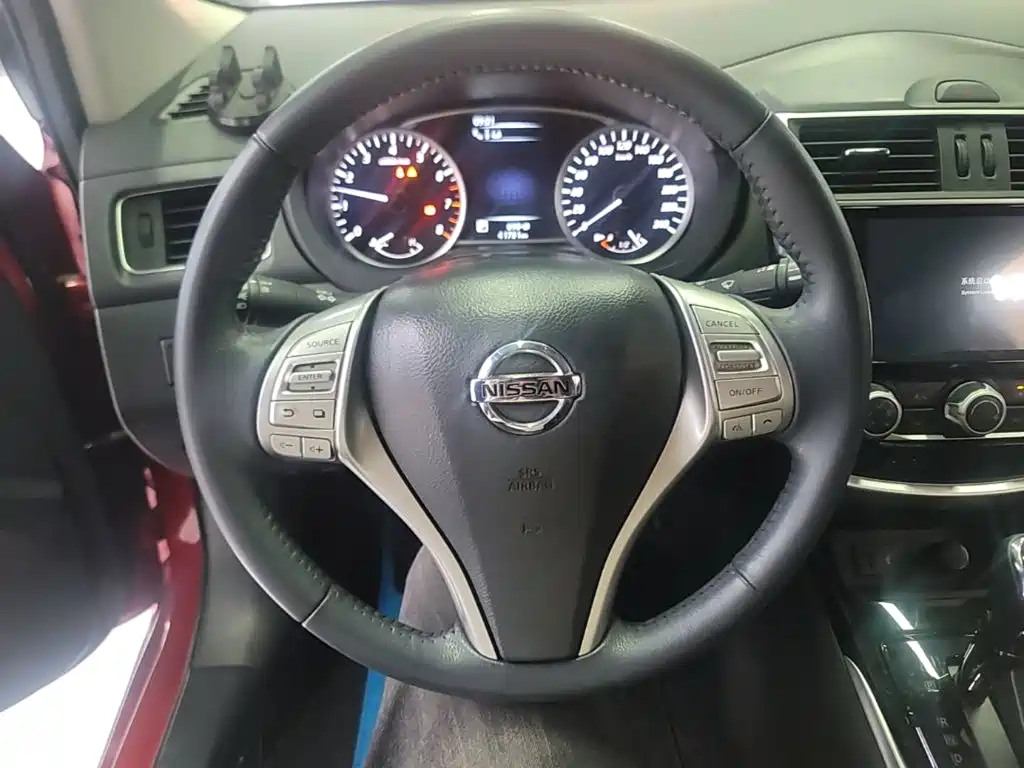 Nissan Tiida — фото 10