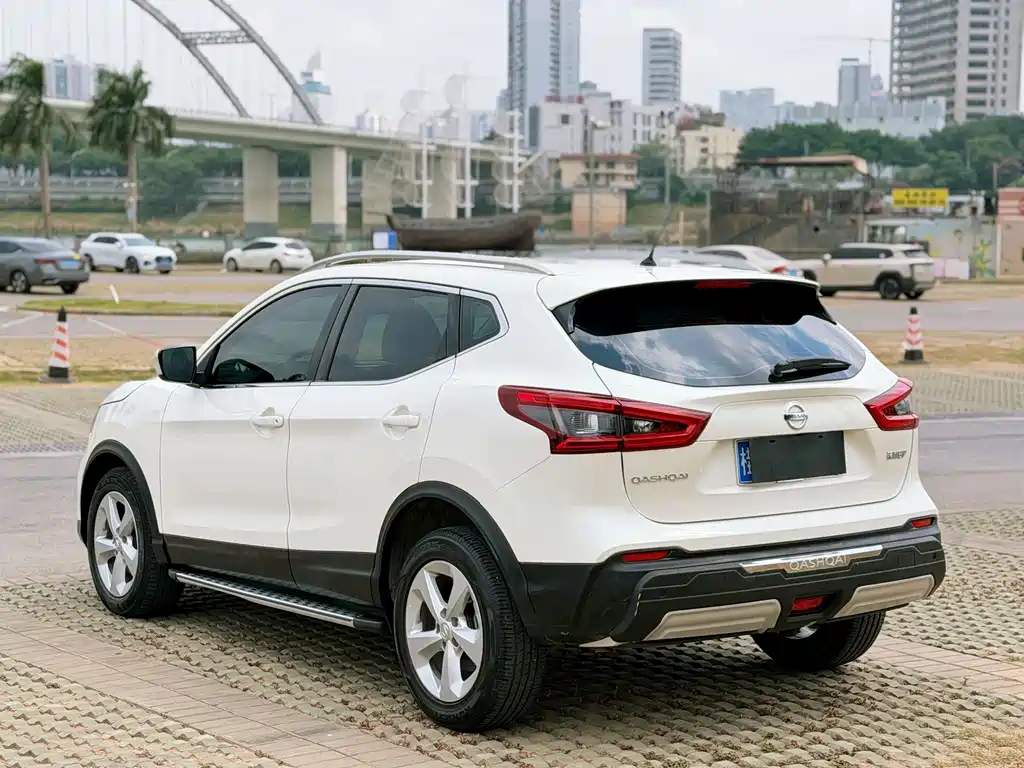 Nissan Qashqai — фото 4