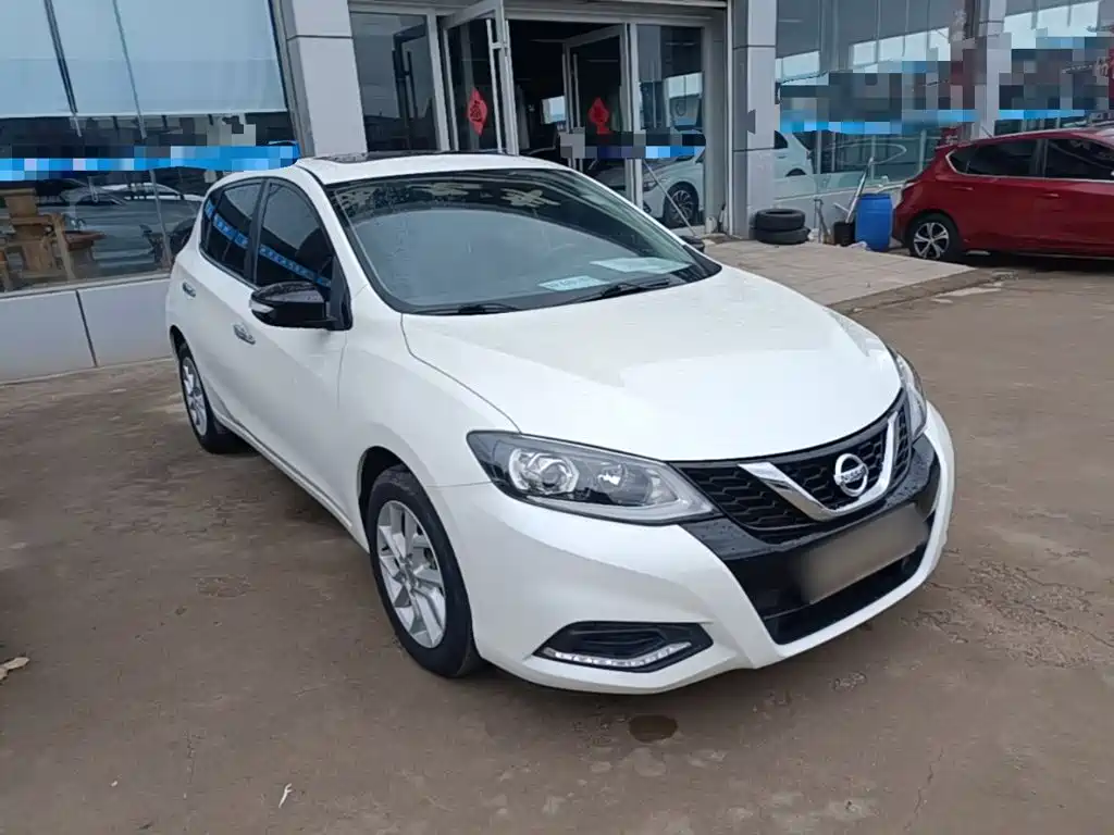 Nissan Tiida — фото 3