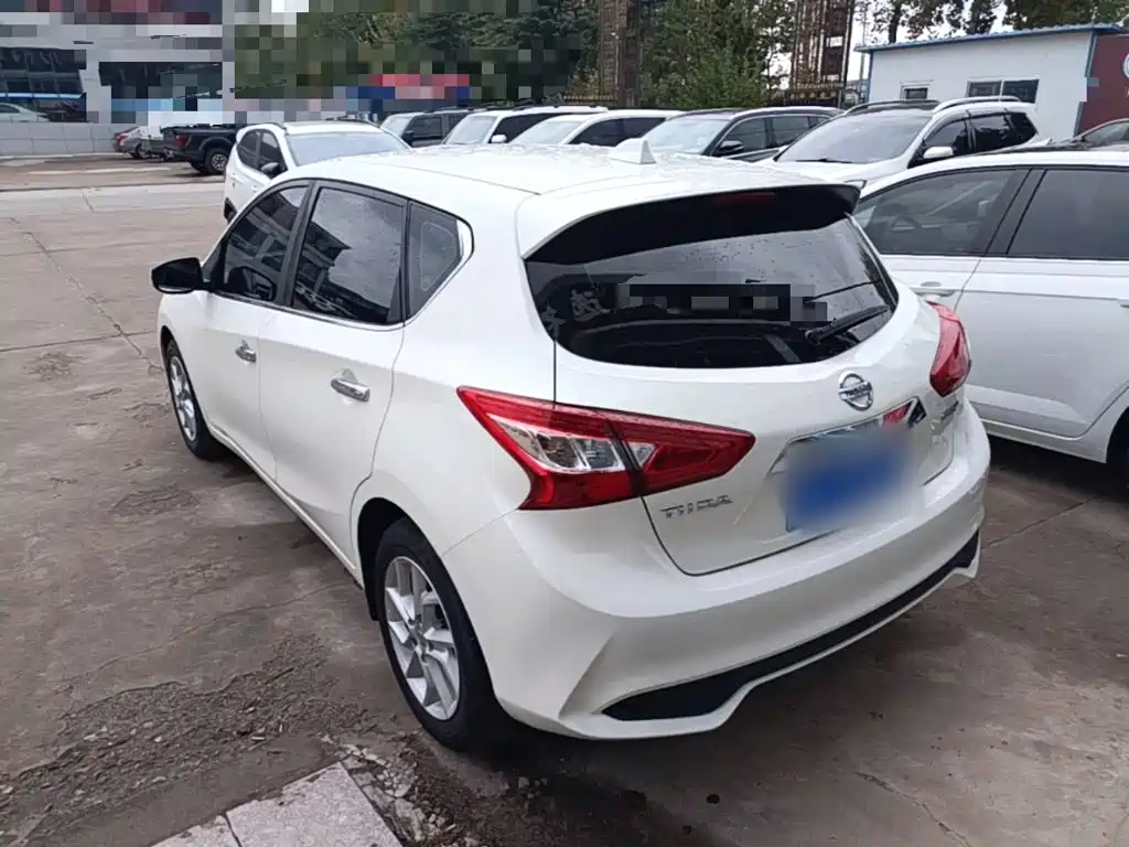 Nissan Tiida — фото 4
