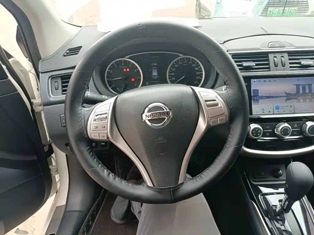 Nissan Tiida — фото 10
