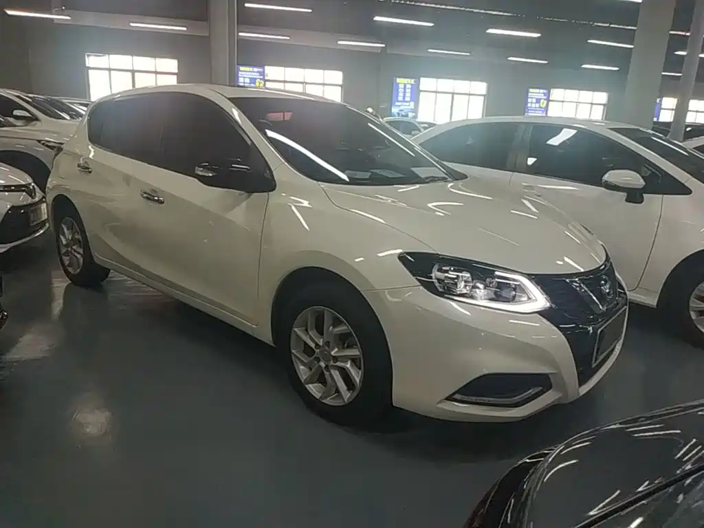 Nissan Tiida — фото 3