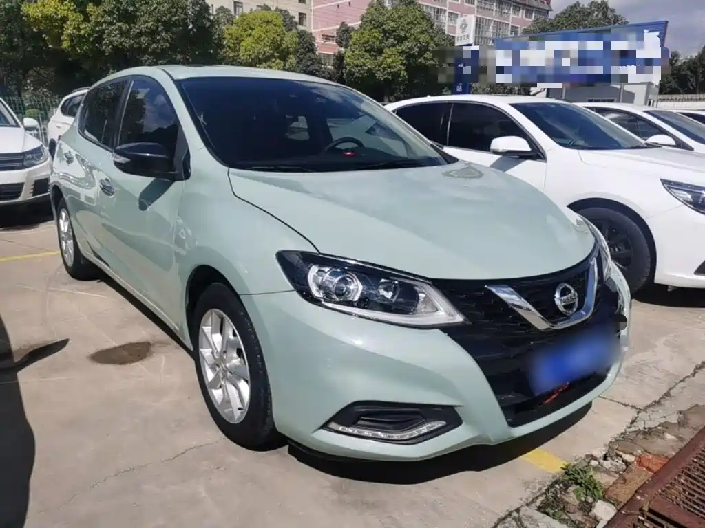 Nissan Tiida — фото 3