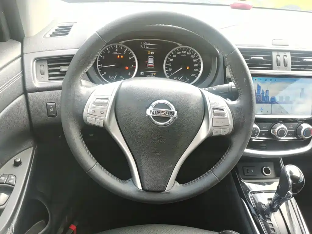 Nissan Tiida — фото 10