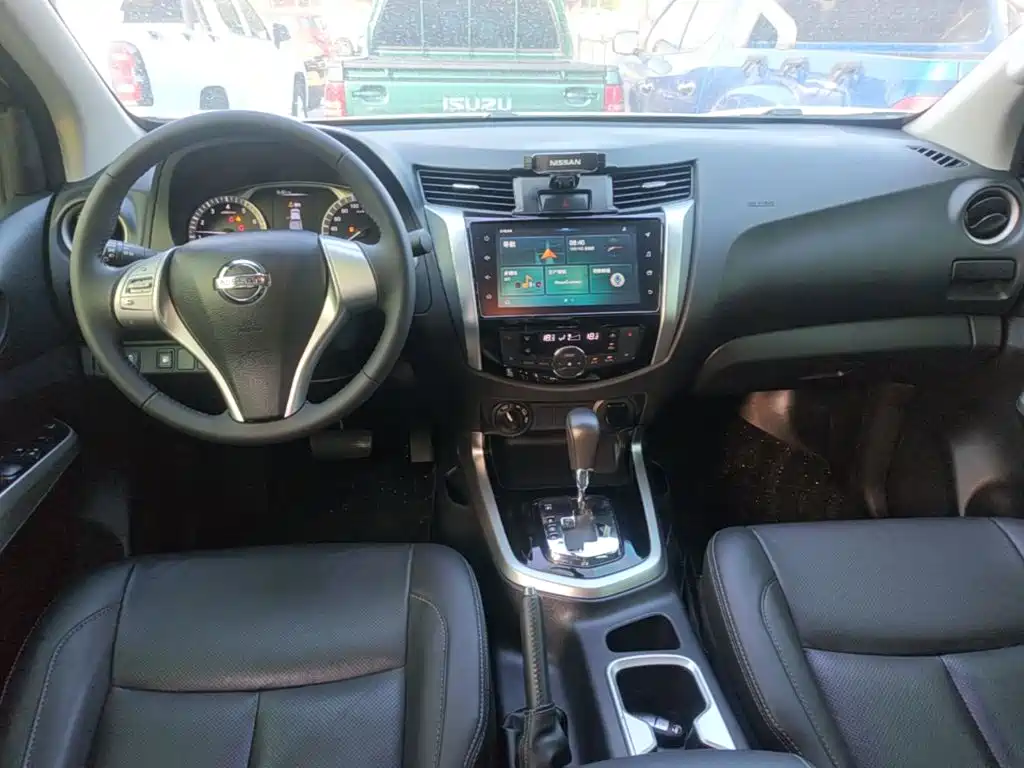 Nissan Navara — фото 9