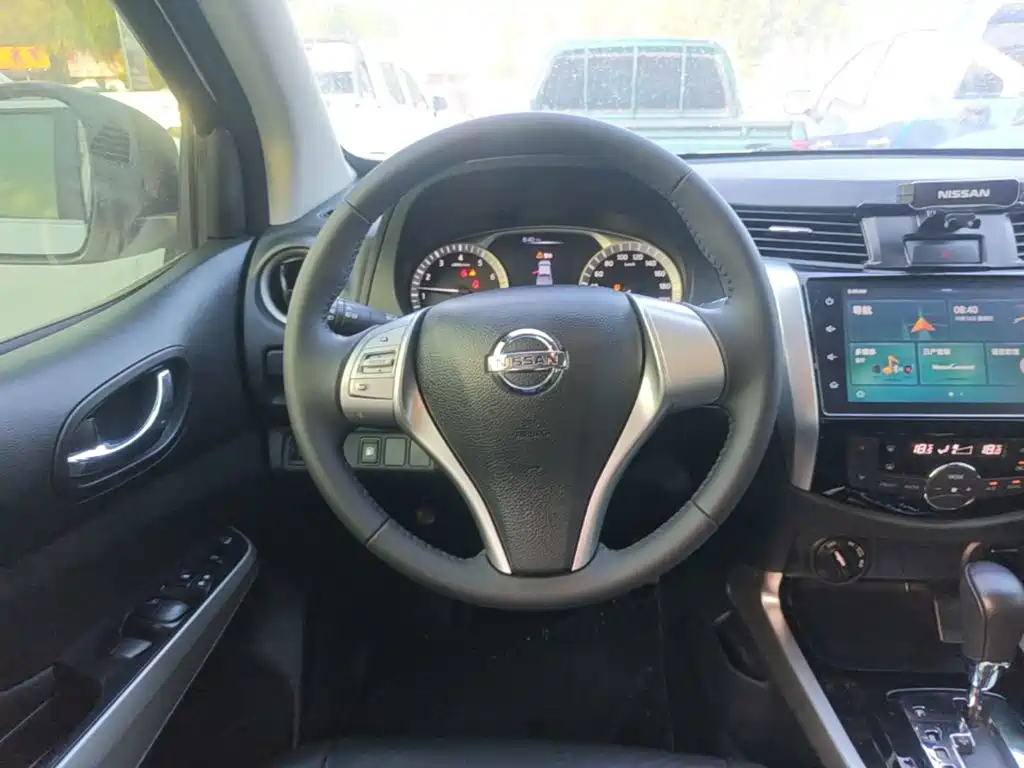 Nissan Navara — фото 10