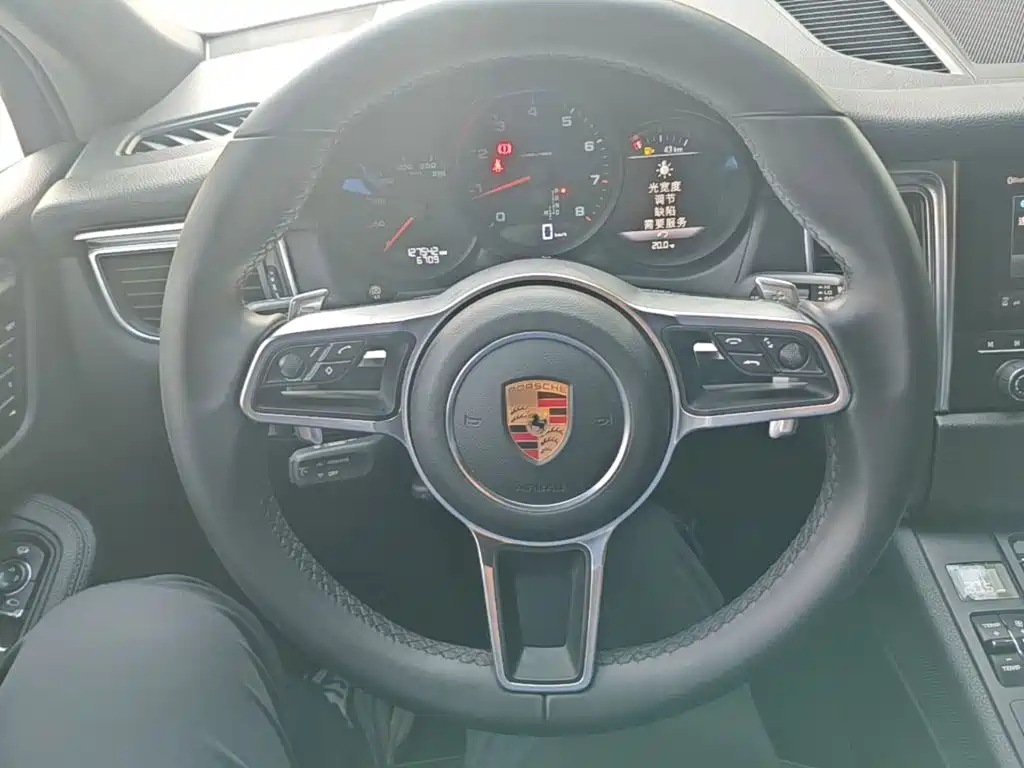 Porsche Macan — фото 10
