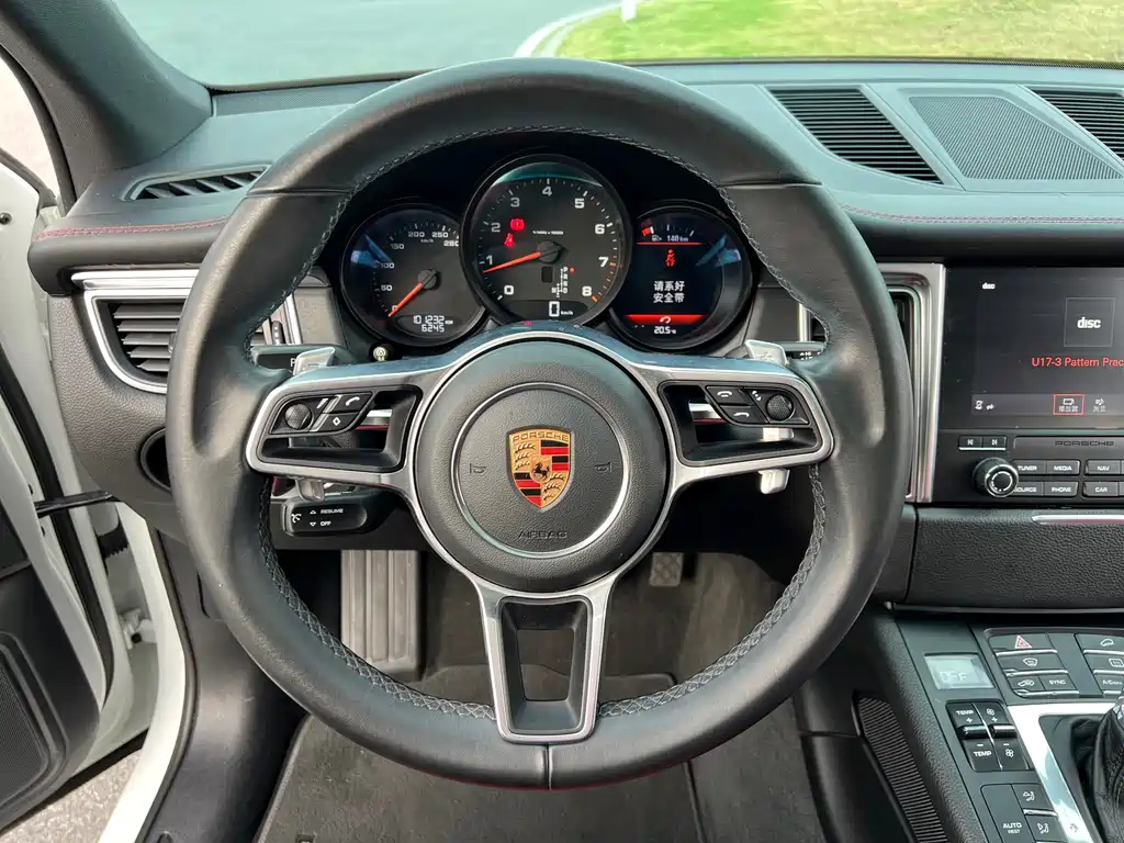 Porsche Macan — фото 14