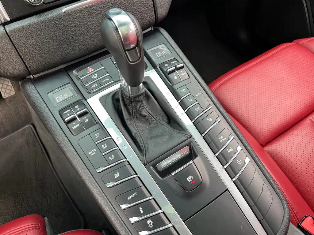 Porsche Macan — фото 17