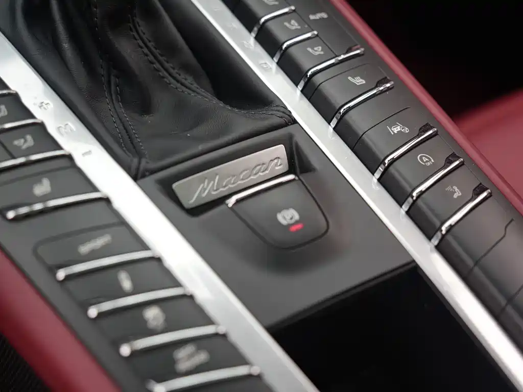 Porsche Macan — фото 24