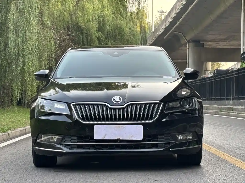 Skoda Superb — фото 2