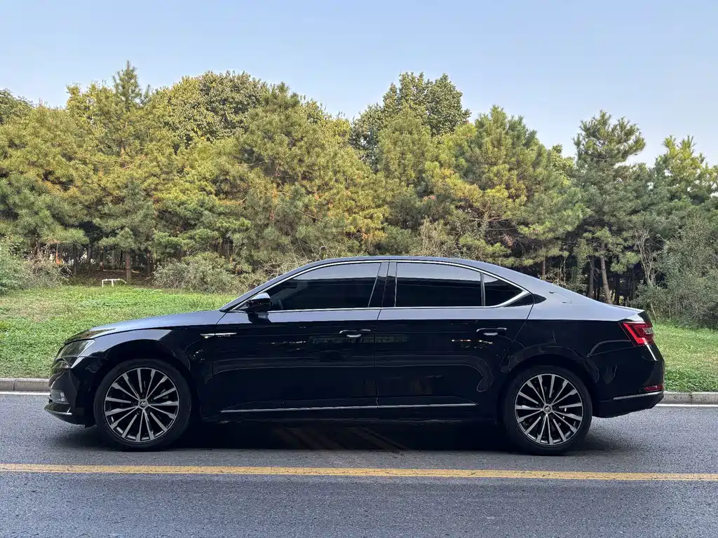 Skoda Superb — фото 3