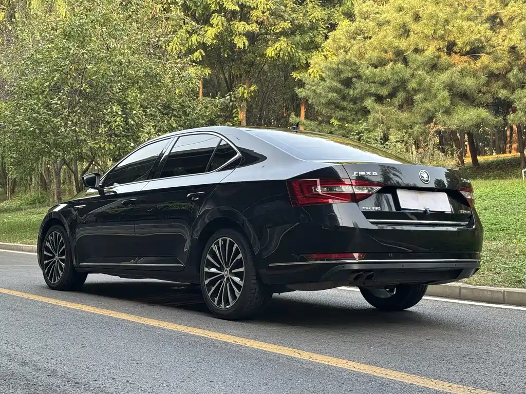 Skoda Superb — фото 4