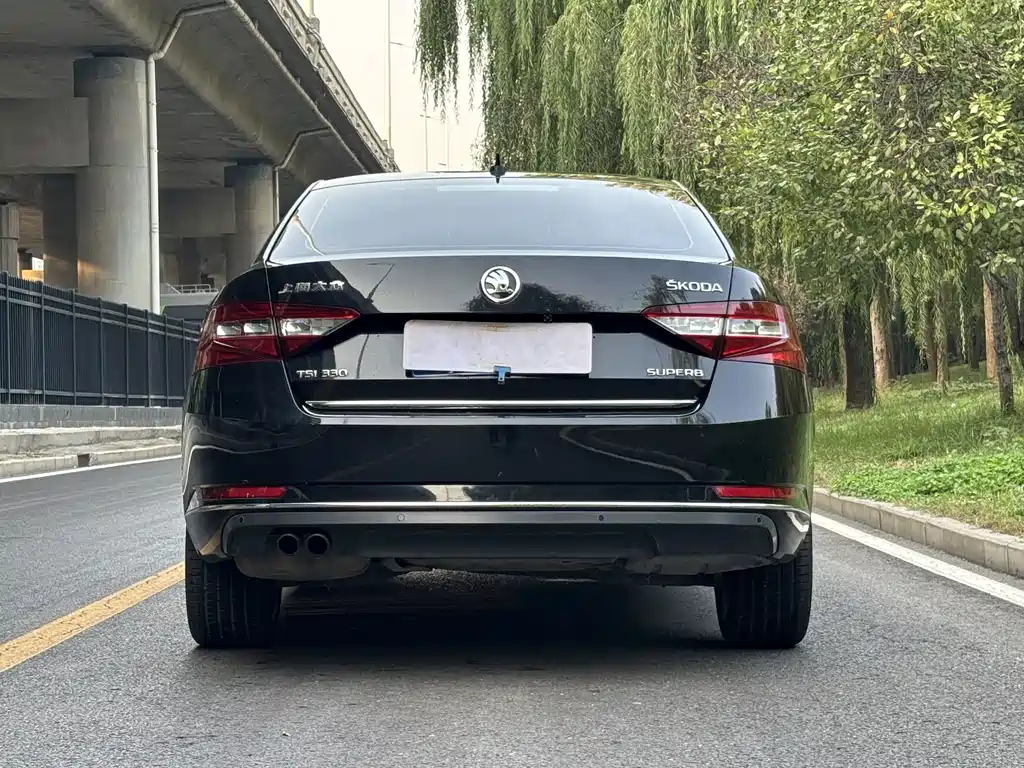Skoda Superb — фото 5