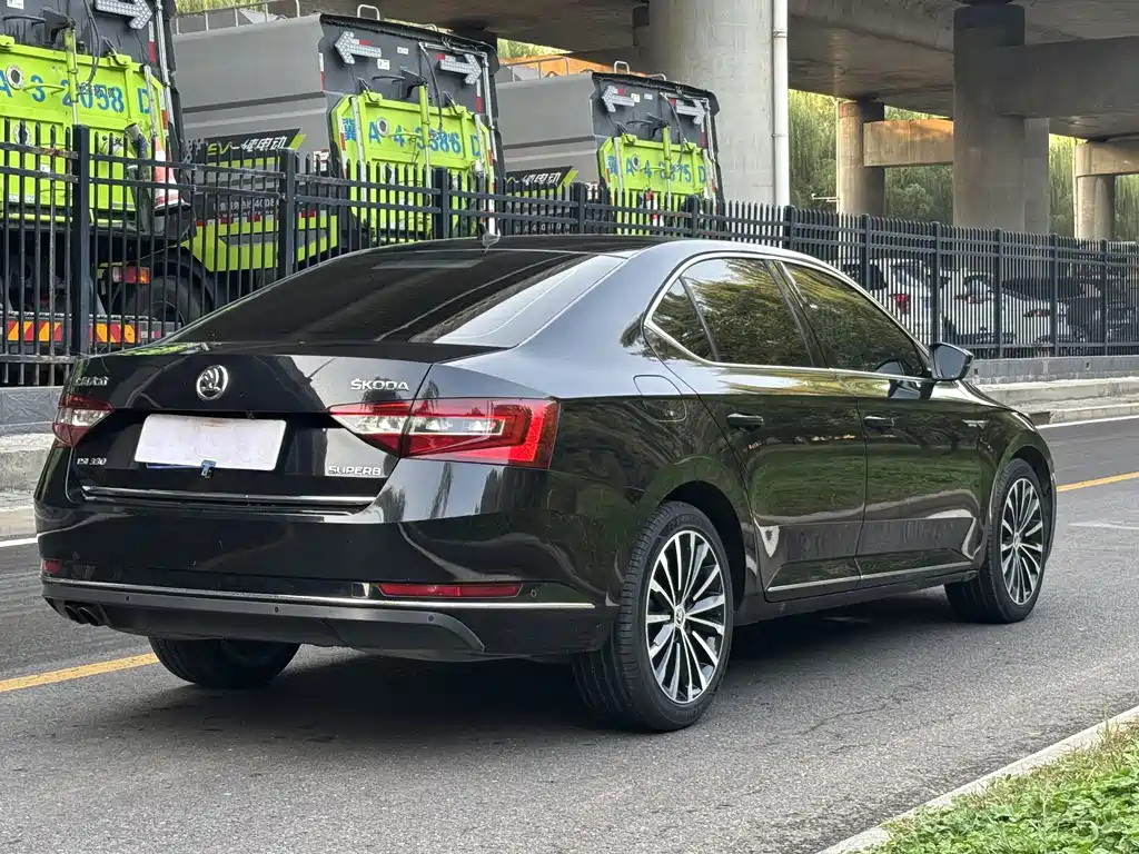 Skoda Superb — фото 6