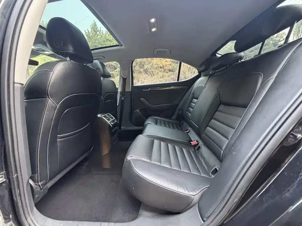 Skoda Superb — фото 8