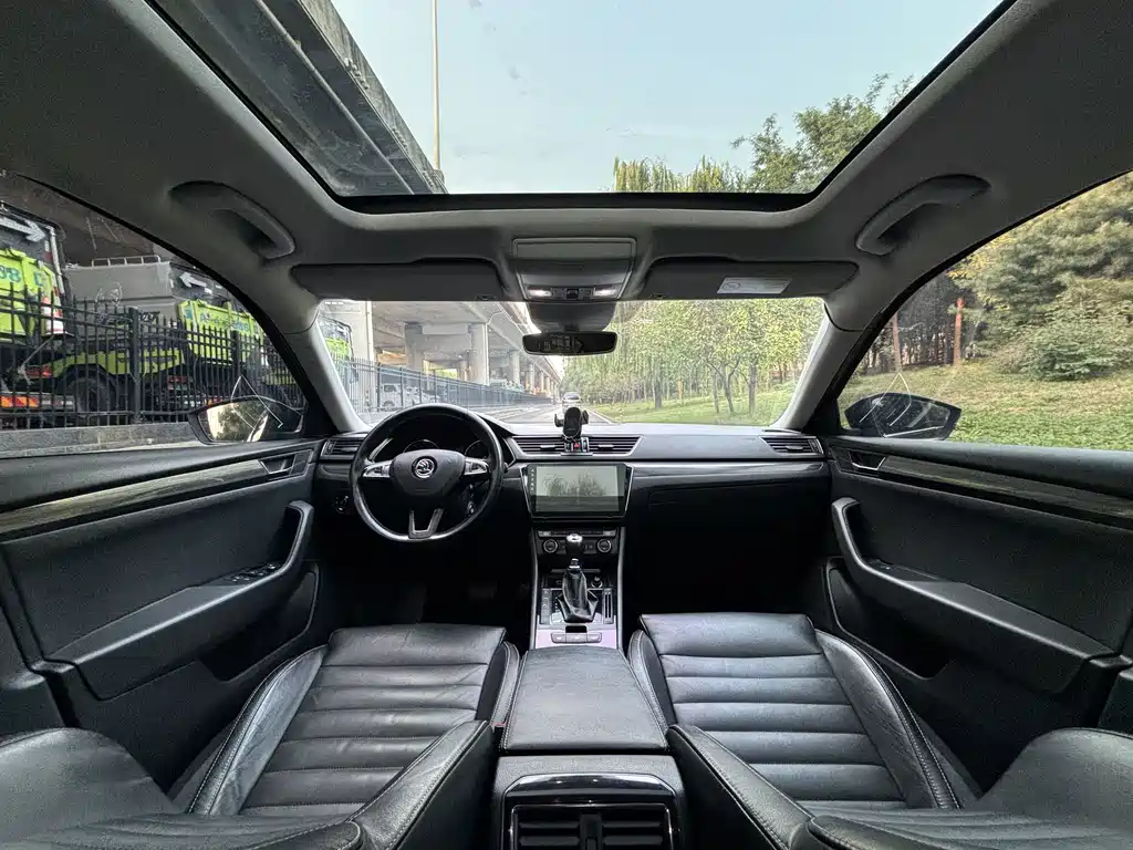 Skoda Superb — фото 9