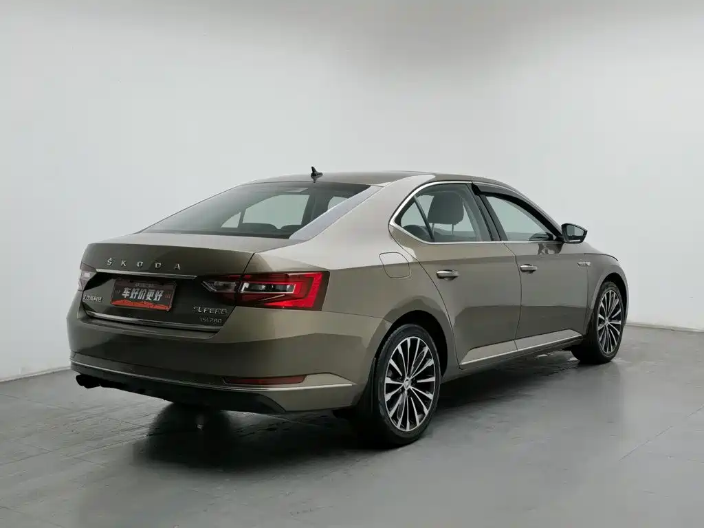 Skoda Superb — фото 2