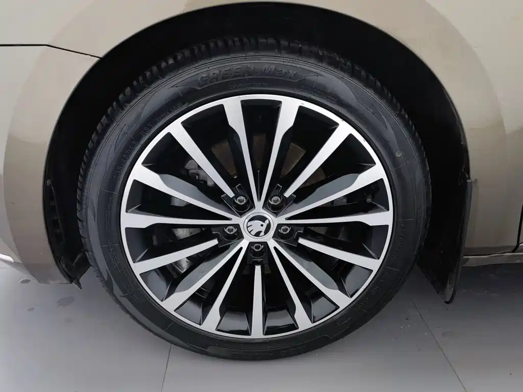 Skoda Superb — фото 17
