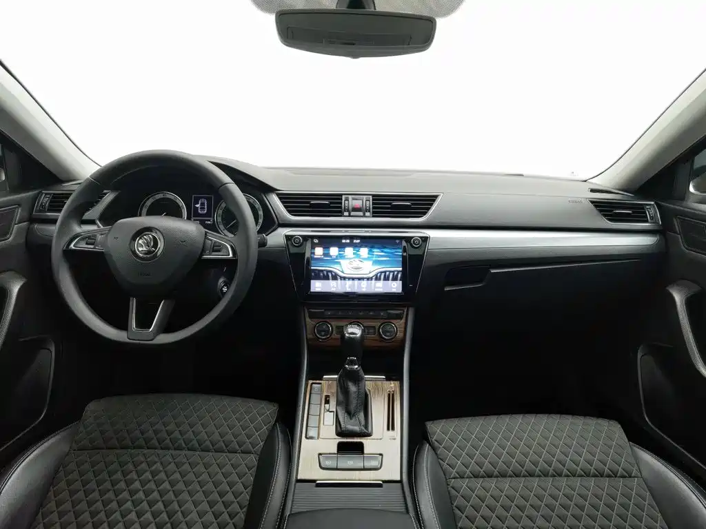 Skoda Superb — фото 5