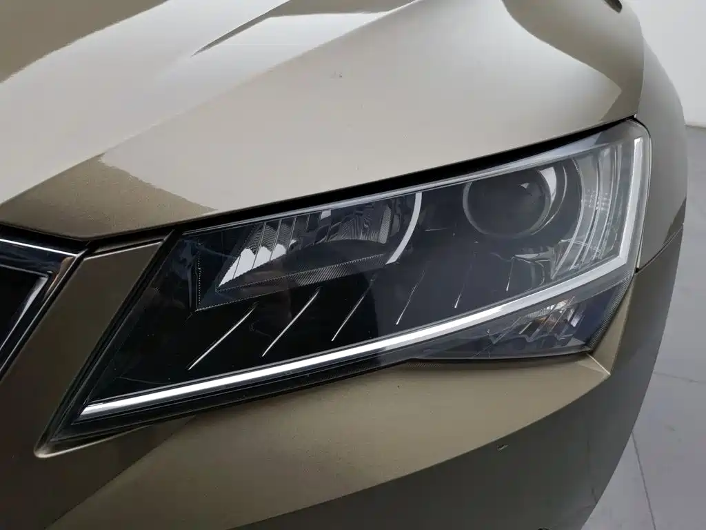 Skoda Superb — фото 7