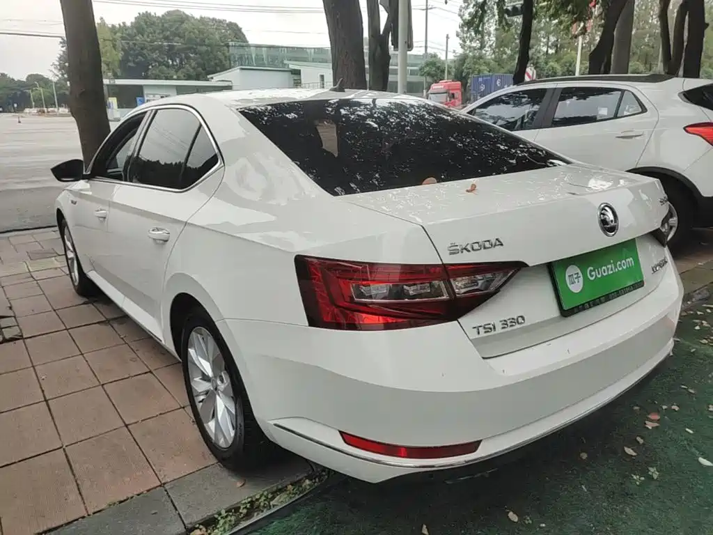 Skoda Superb — фото 4
