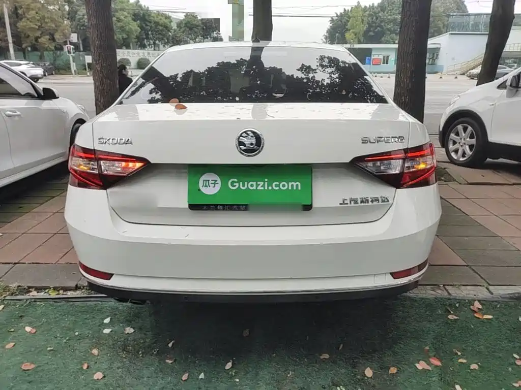 Skoda Superb — фото 5