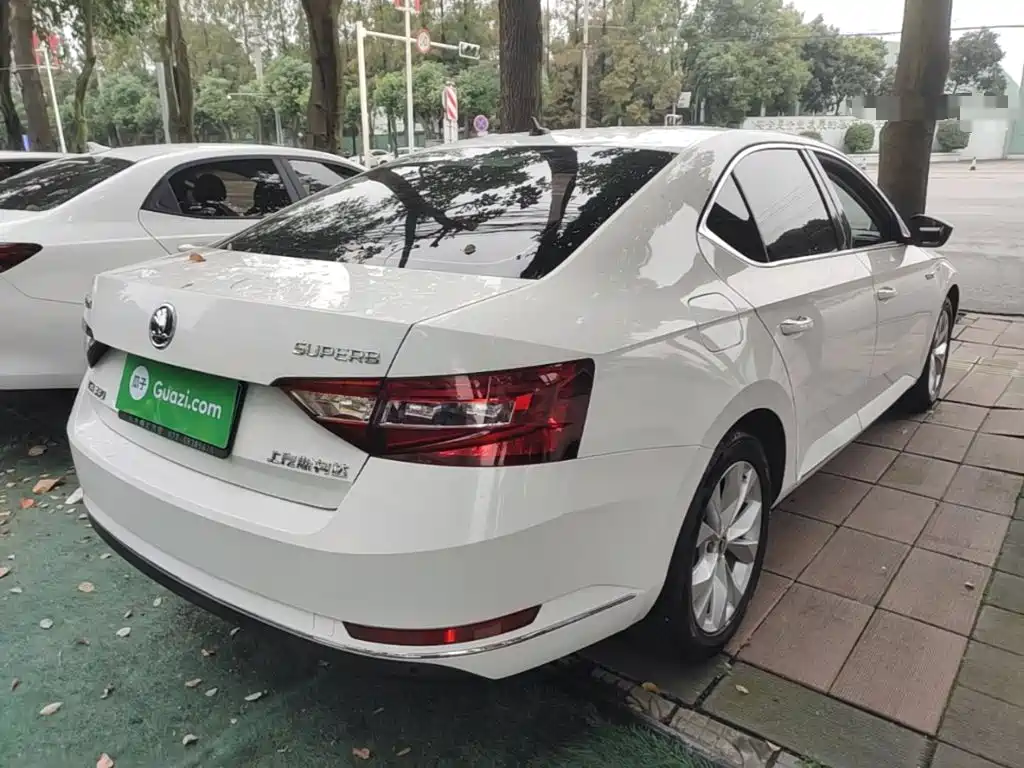 Skoda Superb — фото 6
