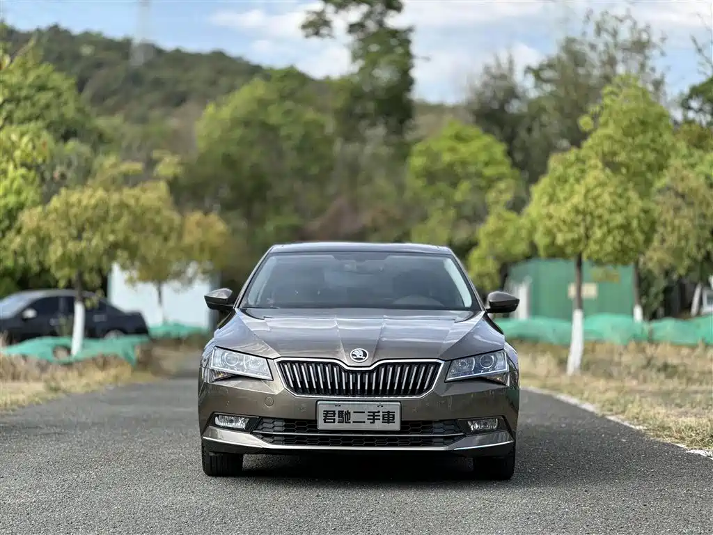 Skoda Superb — фото 2