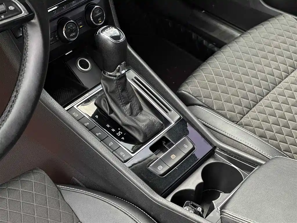 Skoda Superb — фото 14