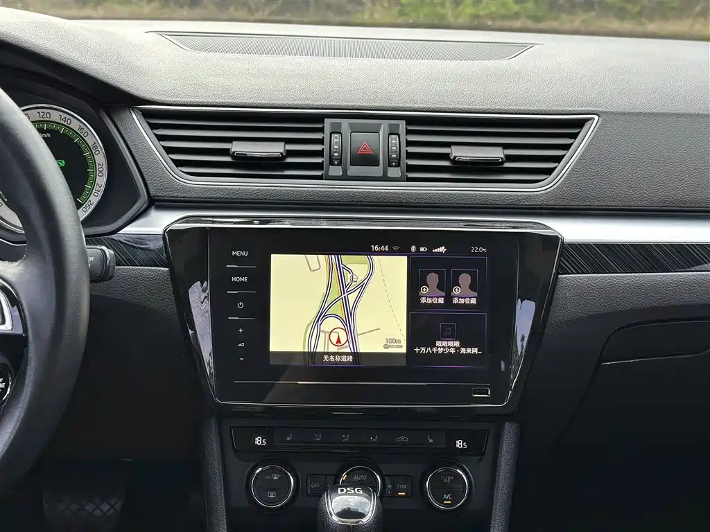 Skoda Superb — фото 17