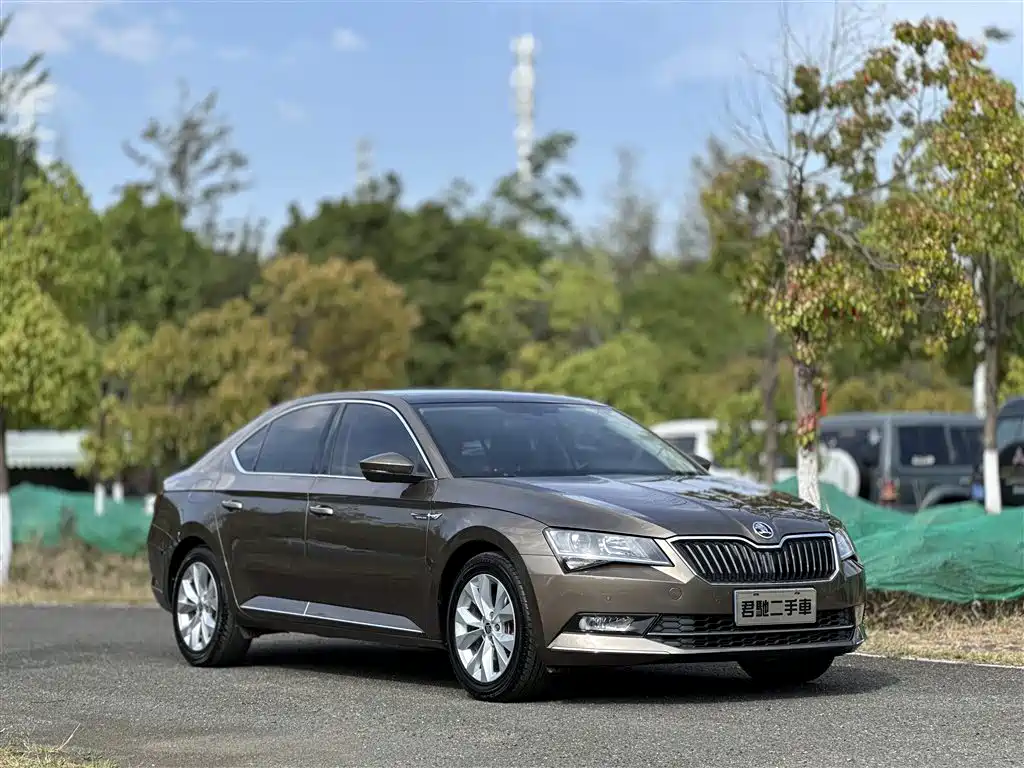 Skoda Superb — фото 3