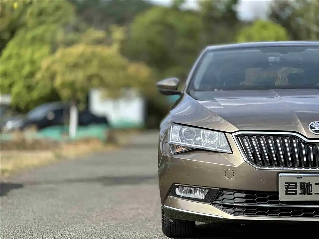 Skoda Superb — фото 4